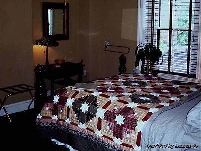 The William Lewis House Hotel Washington Room photo